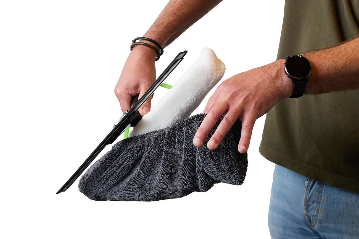 Attaching the drying cloth to the washer-cleaner set