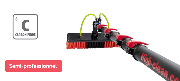 Bannière montrant le mât en fibre de carbone indiquant qu’il est semi-professionnel