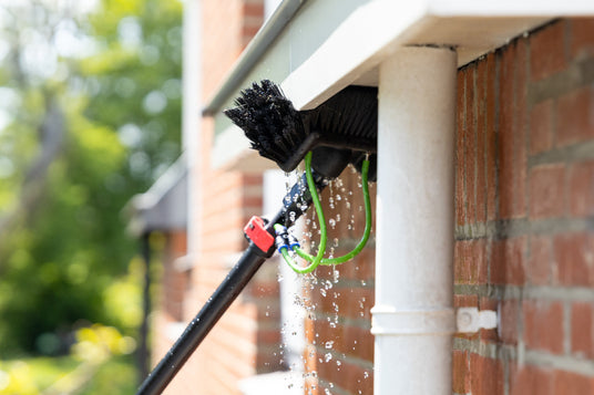 Cleaning the bottom of a fascia using a five-sided brush