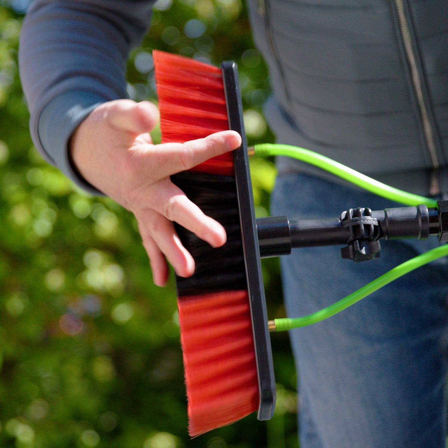 Attaching a standard brush to a telescopic pole