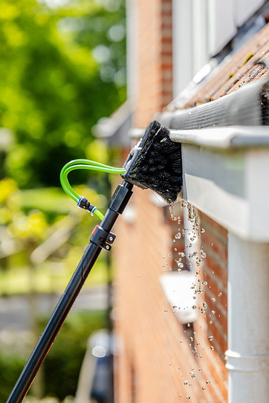 Cleaning a fascia using the five-sided brush