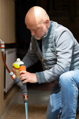 Filling the soap dispenser with a detergent