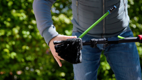 Attaching a five-sided brush to a telescopic pole