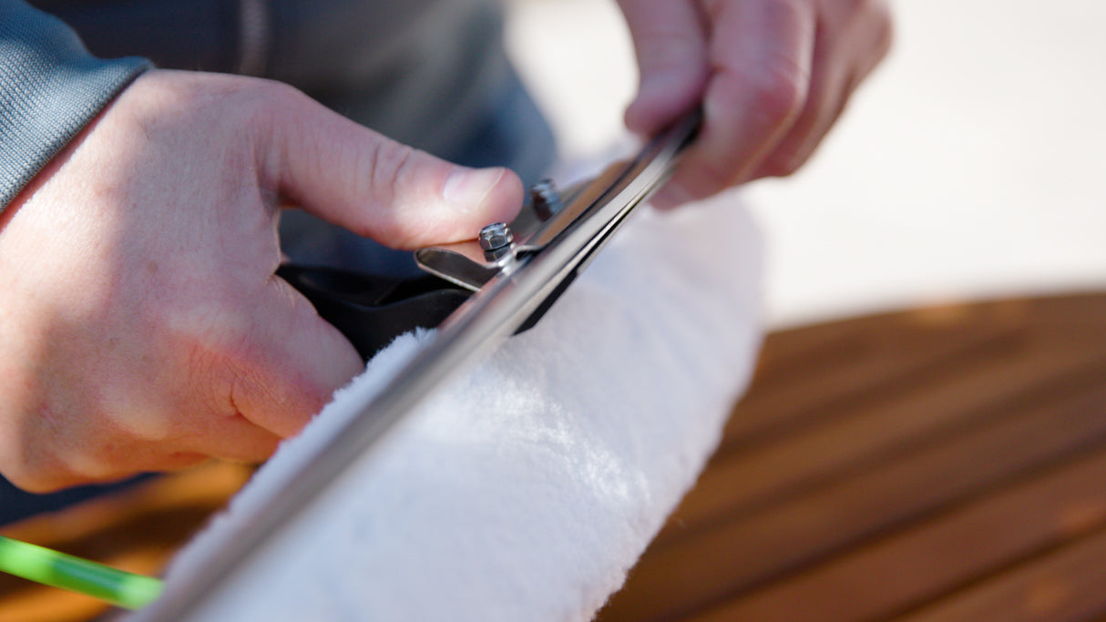 Attaching the wiper to the washer-wiper set